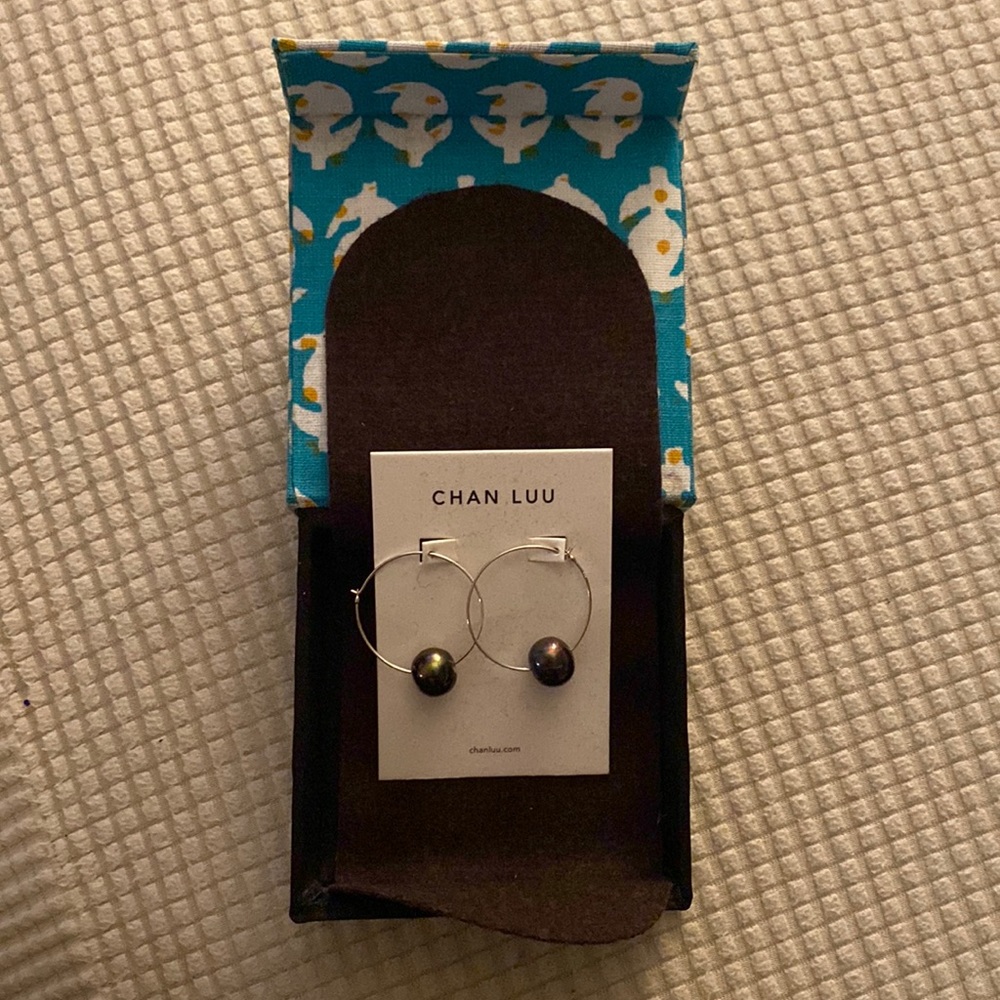 PEACOCK BLUE PEARL HOOP EARRINGS Chan Luu